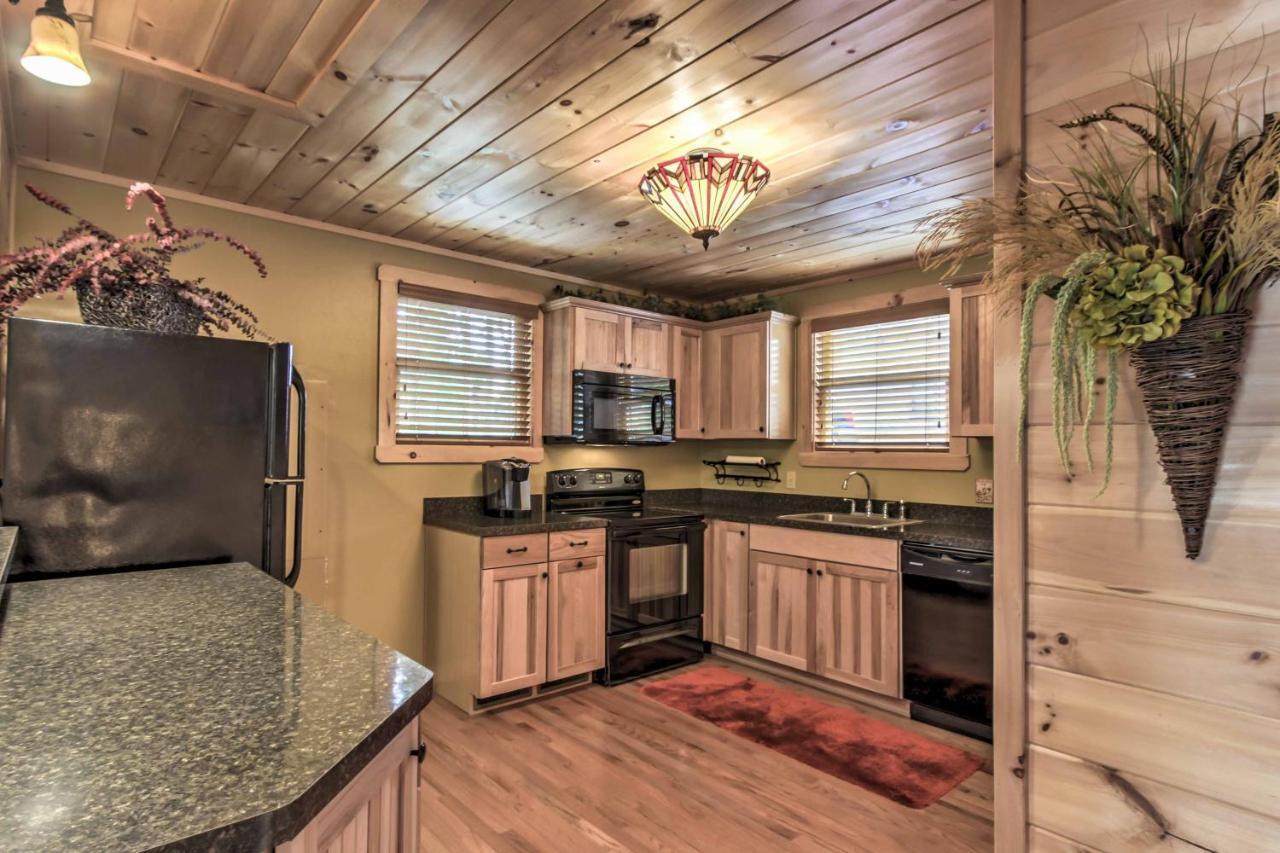 Private Sevierville Cabin With Mountain Views And Loft エクステリア 写真