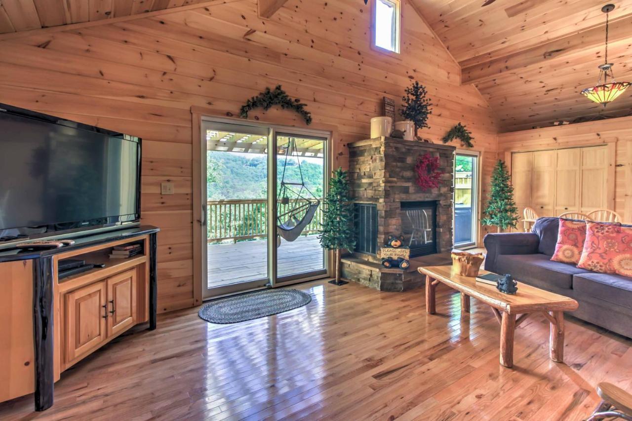 Private Sevierville Cabin With Mountain Views And Loft エクステリア 写真