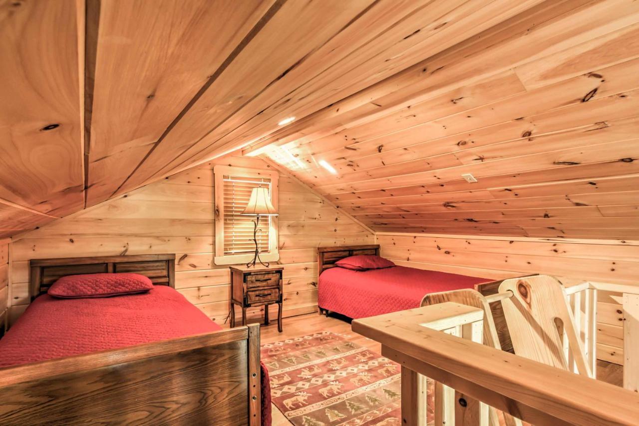 Private Sevierville Cabin With Mountain Views And Loft エクステリア 写真