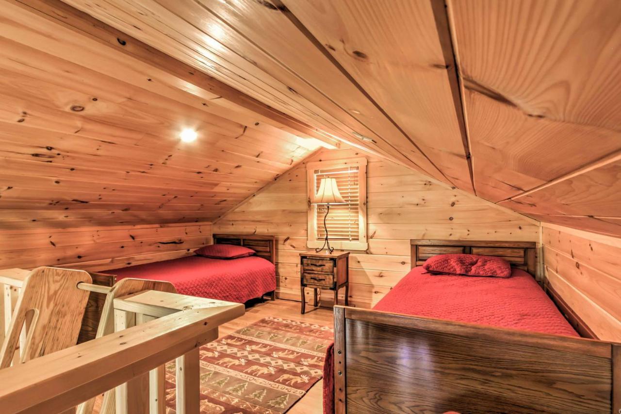 Private Sevierville Cabin With Mountain Views And Loft エクステリア 写真