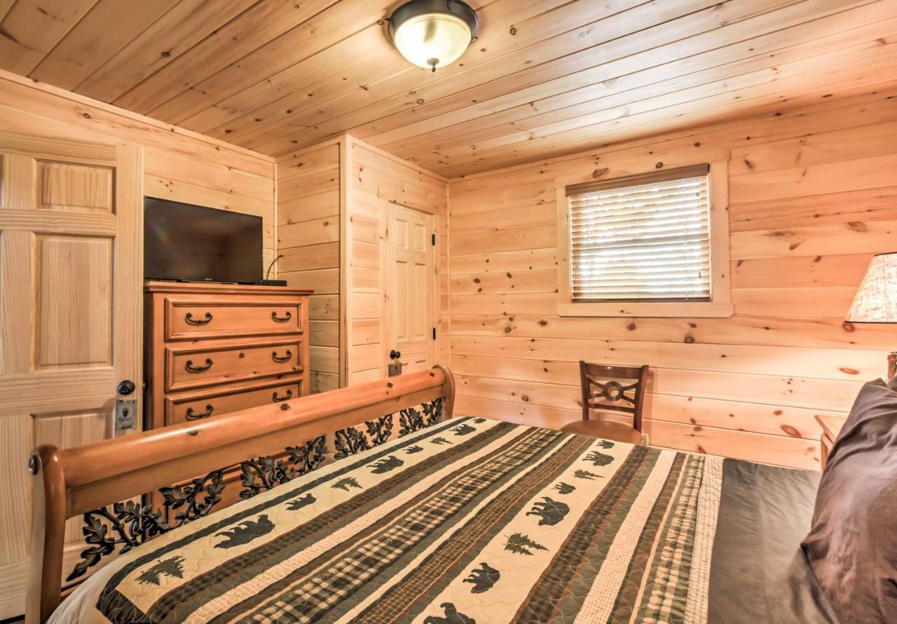 Private Sevierville Cabin With Mountain Views And Loft エクステリア 写真