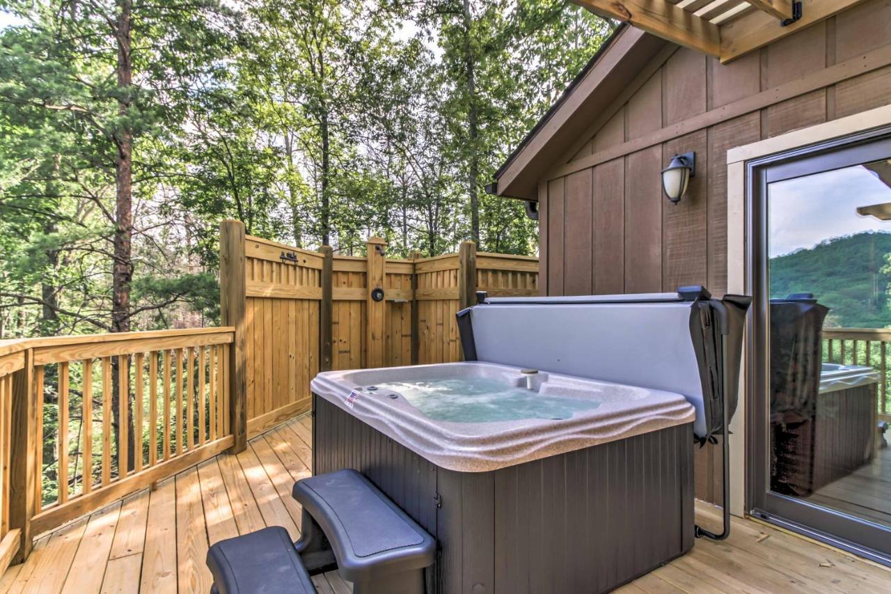 Private Sevierville Cabin With Mountain Views And Loft エクステリア 写真