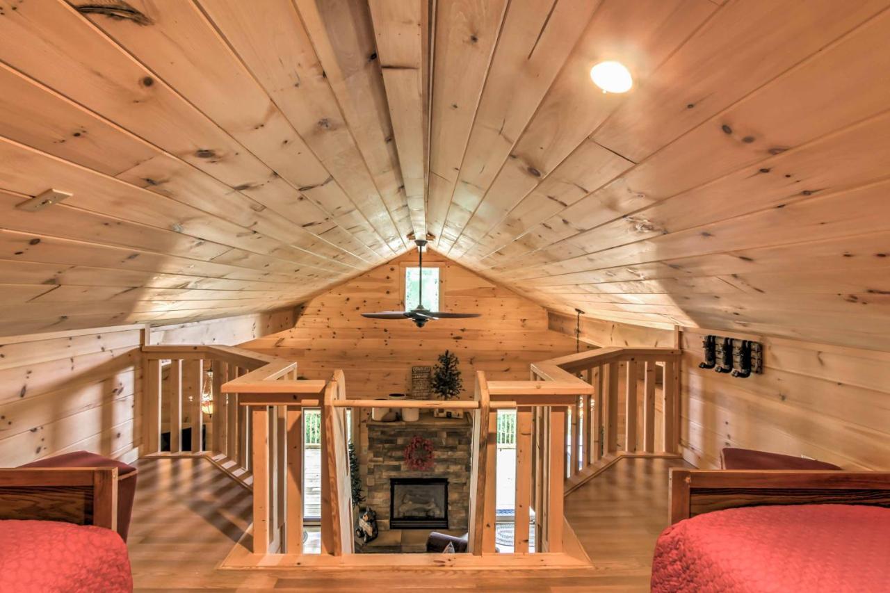 Private Sevierville Cabin With Mountain Views And Loft エクステリア 写真