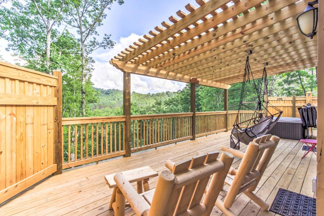 Private Sevierville Cabin With Mountain Views And Loft エクステリア 写真